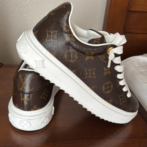 Genuine lv sneakers made in Italy size 36 - Picture 7 of 15